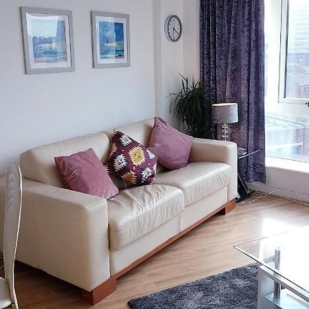 Marco Island -Spacious City Centre 2 Bedroom Apartment นอตติงแฮม ภายนอก รูปภาพ