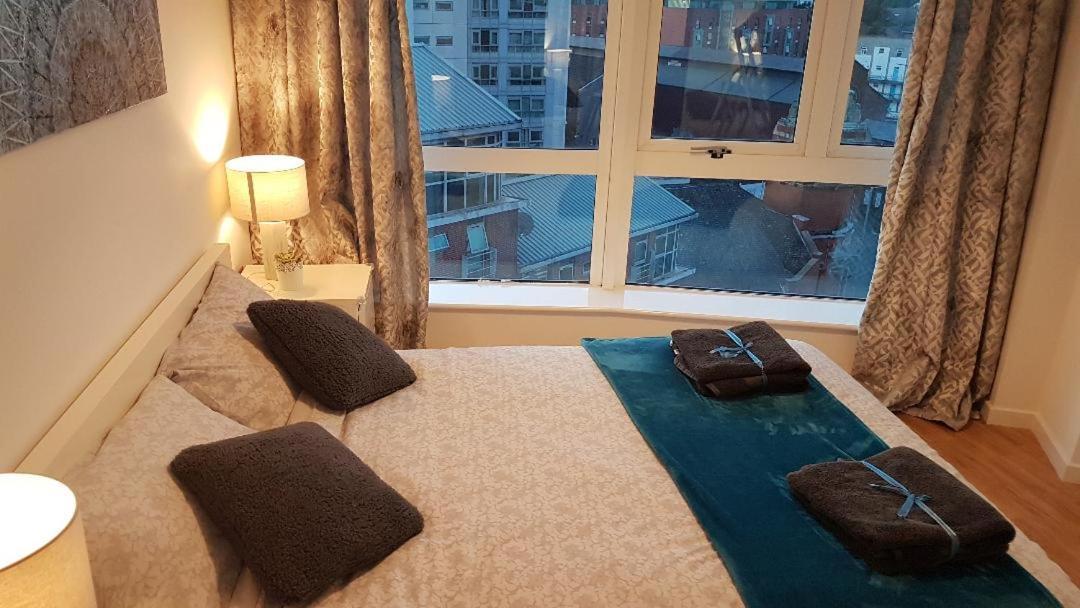 Marco Island -Spacious City Centre 2 Bedroom Apartment นอตติงแฮม ภายนอก รูปภาพ