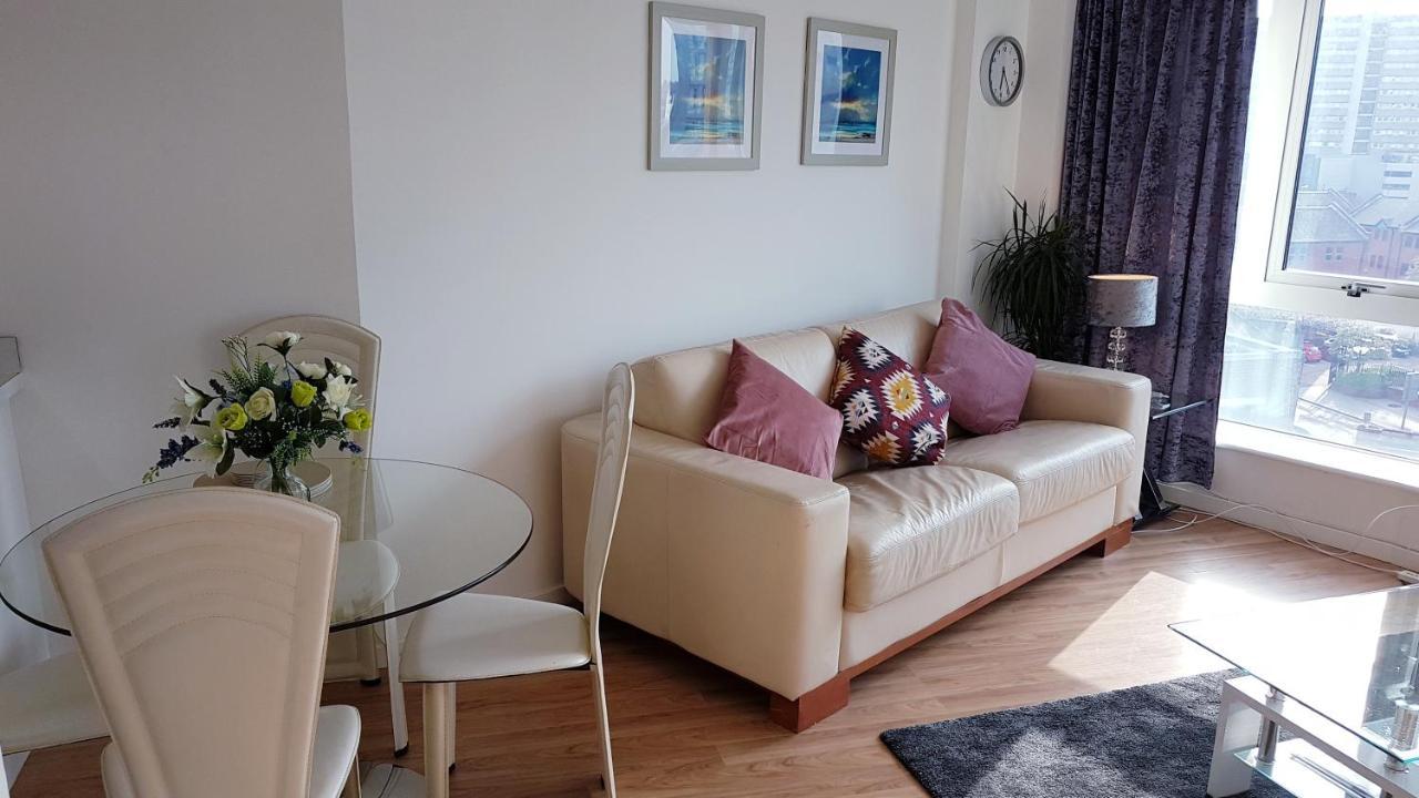 Marco Island -Spacious City Centre 2 Bedroom Apartment นอตติงแฮม ภายนอก รูปภาพ