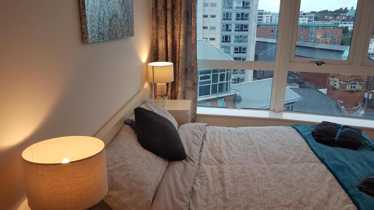 Marco Island -Spacious City Centre 2 Bedroom Apartment นอตติงแฮม ภายนอก รูปภาพ