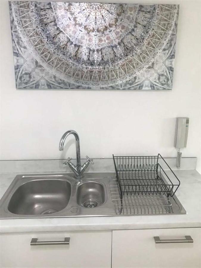 Marco Island -Spacious City Centre 2 Bedroom Apartment นอตติงแฮม ภายนอก รูปภาพ