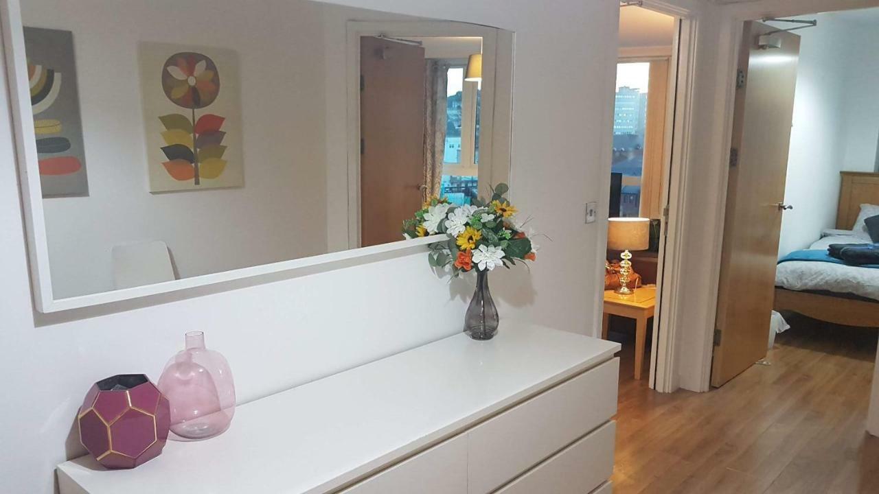 Marco Island -Spacious City Centre 2 Bedroom Apartment นอตติงแฮม ภายนอก รูปภาพ