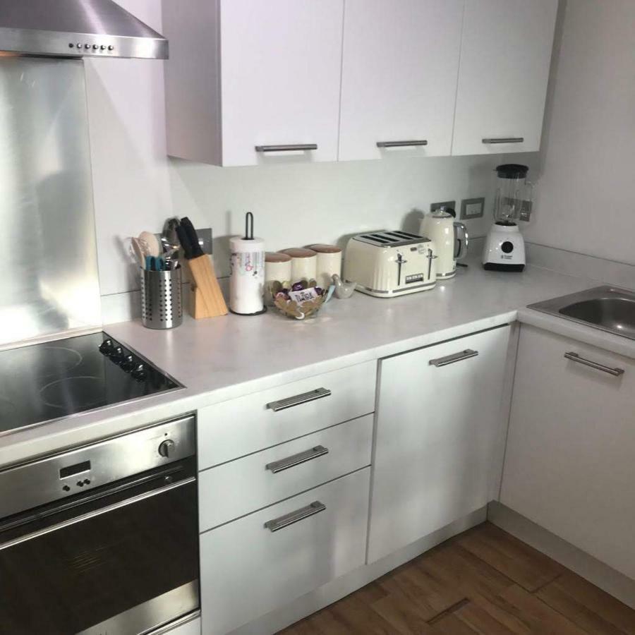 Marco Island -Spacious City Centre 2 Bedroom Apartment นอตติงแฮม ภายนอก รูปภาพ